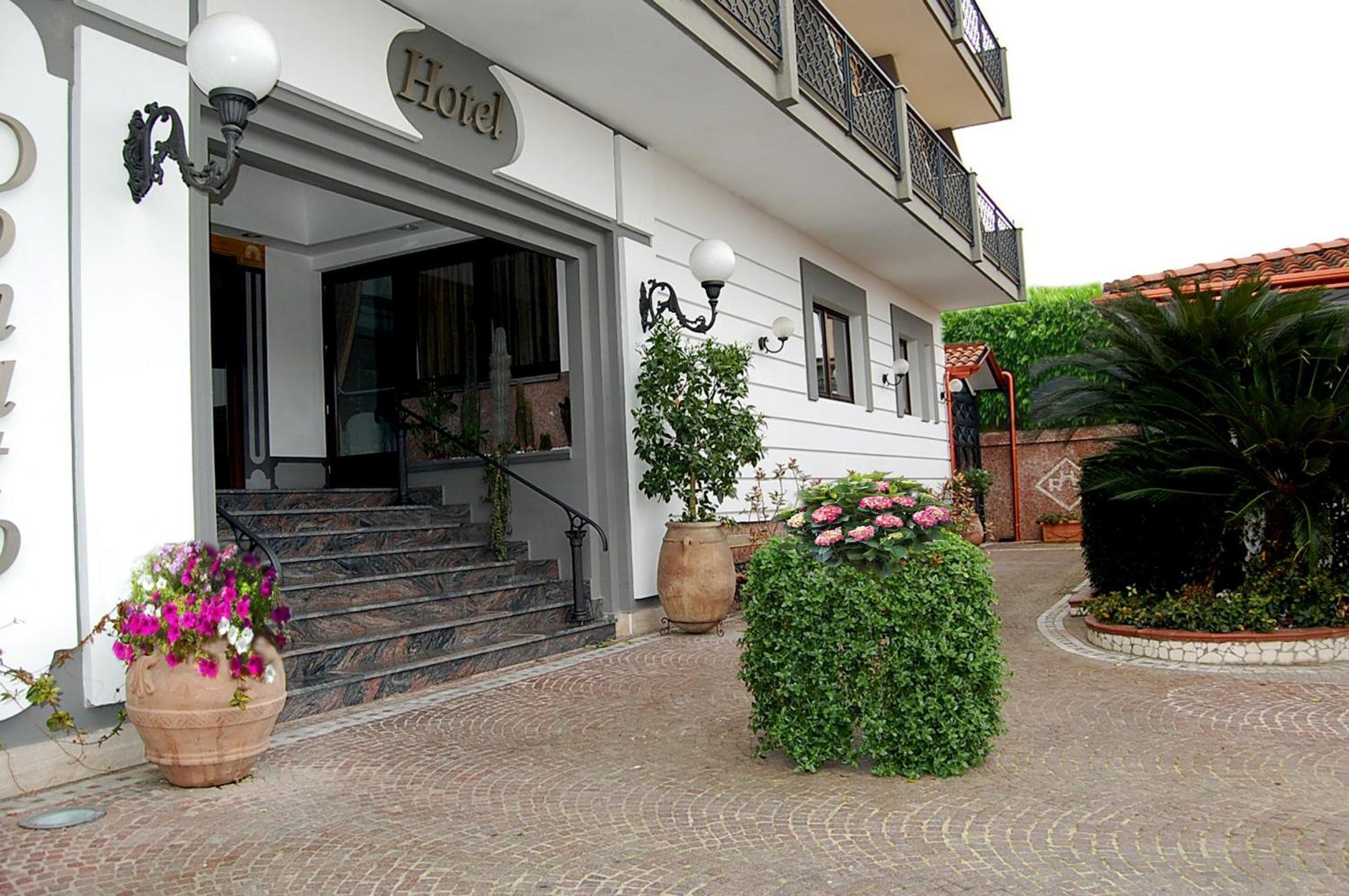 Hotel Ristorante Donato Calvizzano Exterior foto