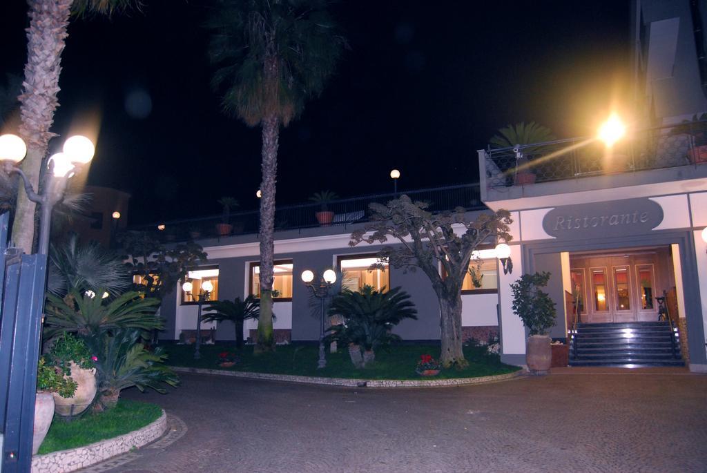 Hotel Ristorante Donato Calvizzano Exterior foto