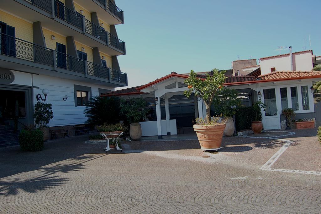 Hotel Ristorante Donato Calvizzano Exterior foto