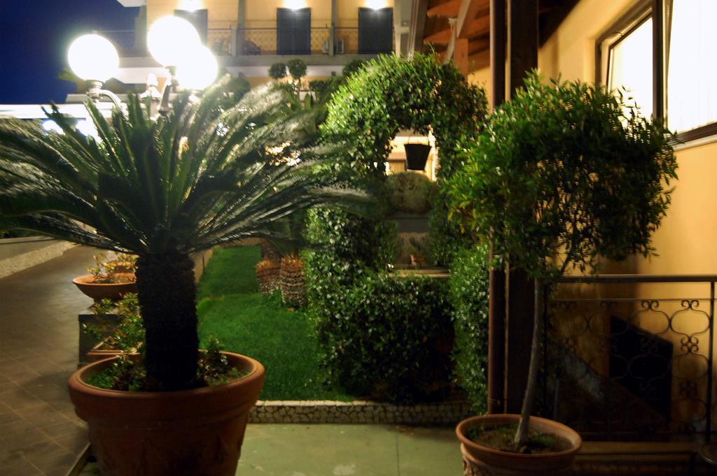 Hotel Ristorante Donato Calvizzano Exterior foto